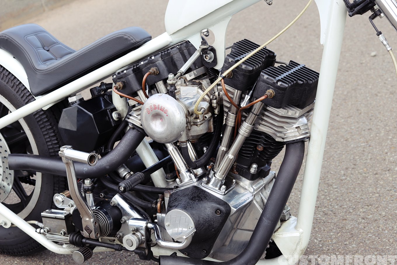 フリスコスタイルのショベルヘッド FL 1980年のエンジン