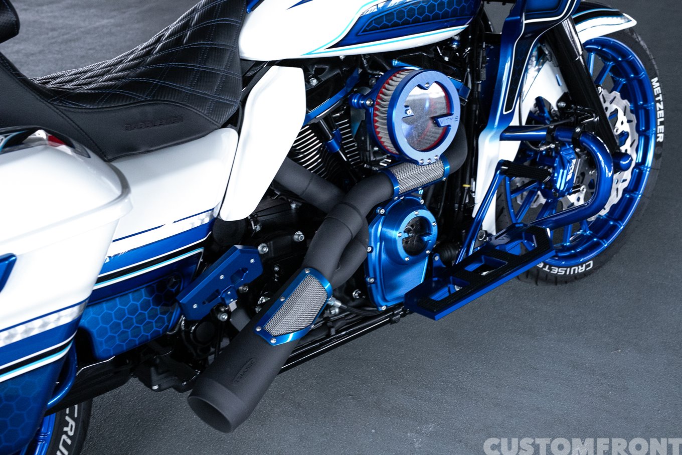 パフォーマンスバガースタイル FLTRXST Road Glide ST 2022年のマフラー