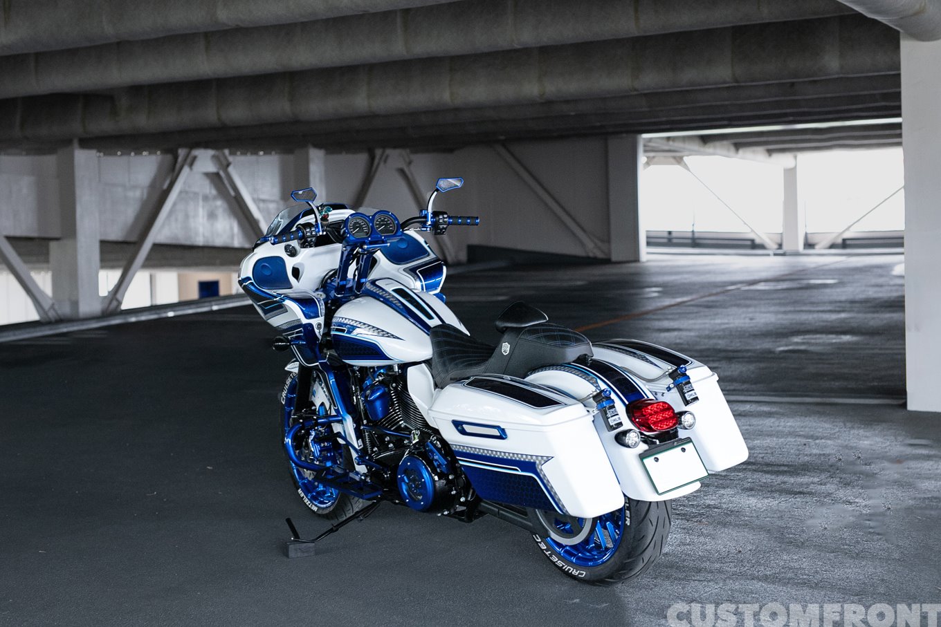 アンジーモーターサイクルズのハーレー パフォーマンスバガースタイル FLTRXST Road Glide ST 2022年