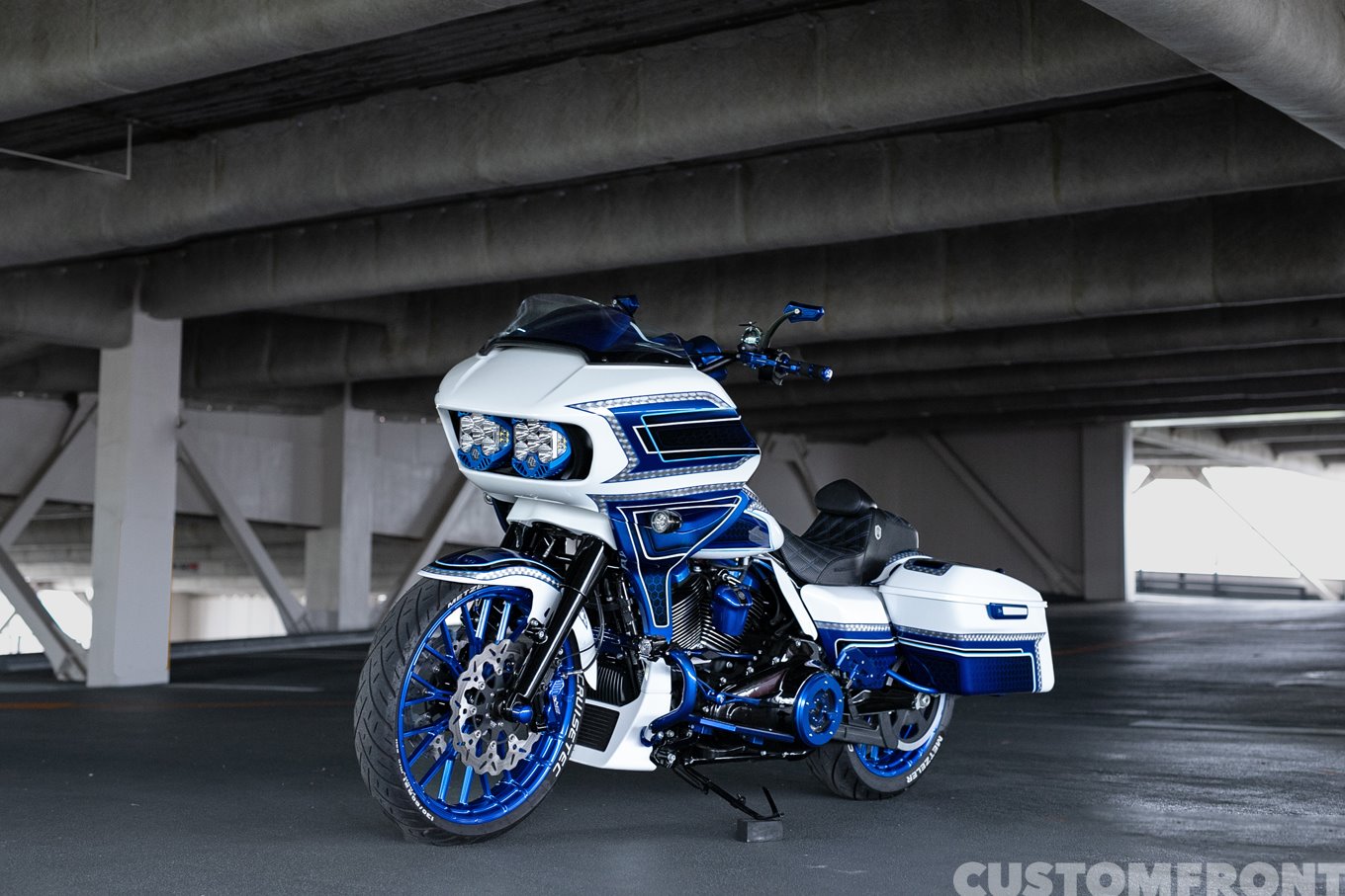 アンジーモーターサイクルズのハーレー パフォーマンスバガースタイル FLTRXST Road Glide ST 2022年