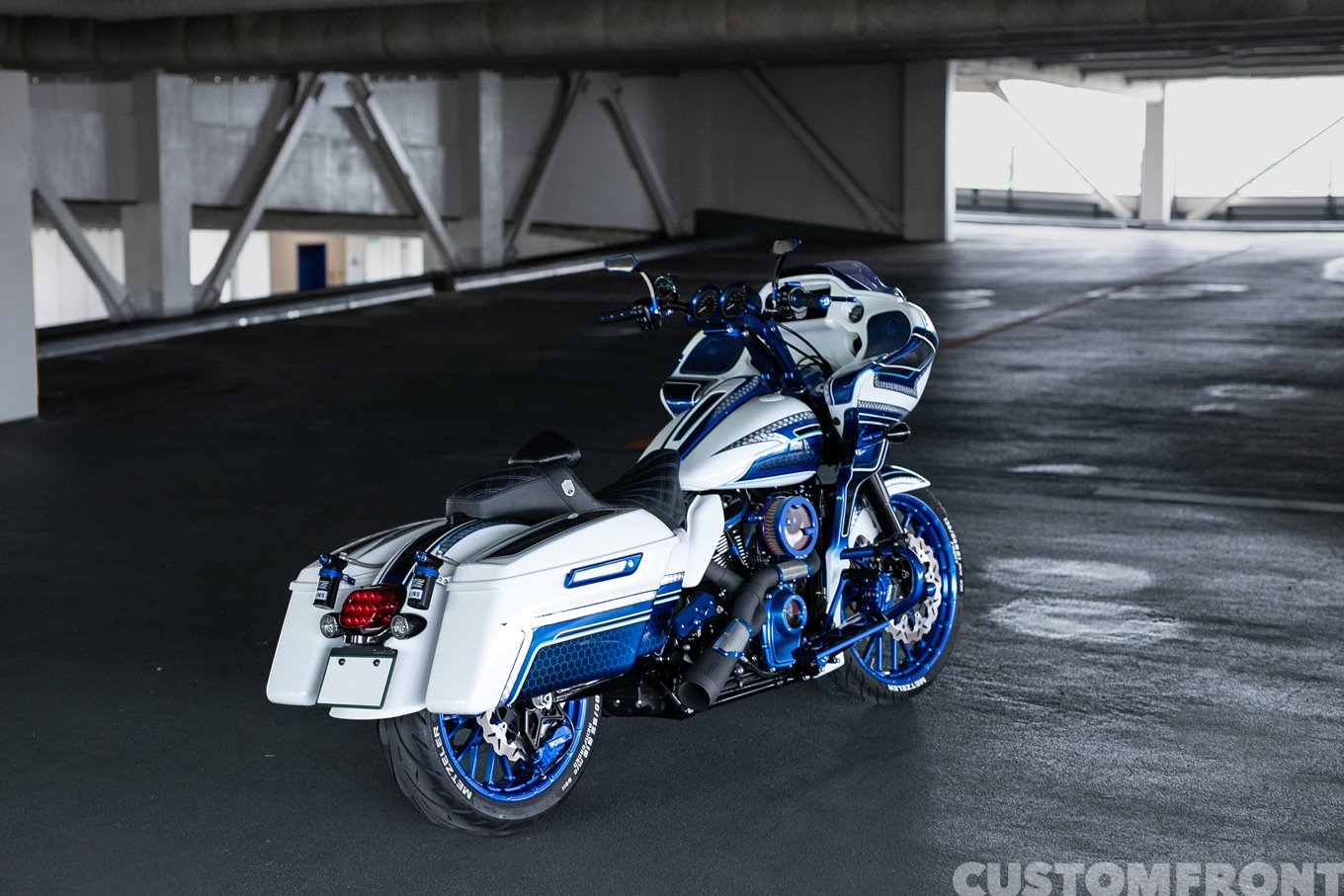 アンジーモーターサイクルズのハーレー パフォーマンスバガースタイル FLTRXST Road Glide ST 2022年