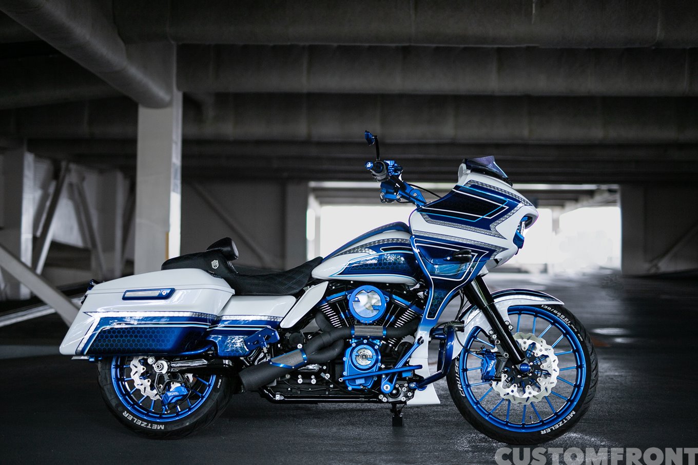 アンジーモーターサイクルズのハーレー パフォーマンスバガースタイル FLTRXST Road Glide ST 2022年