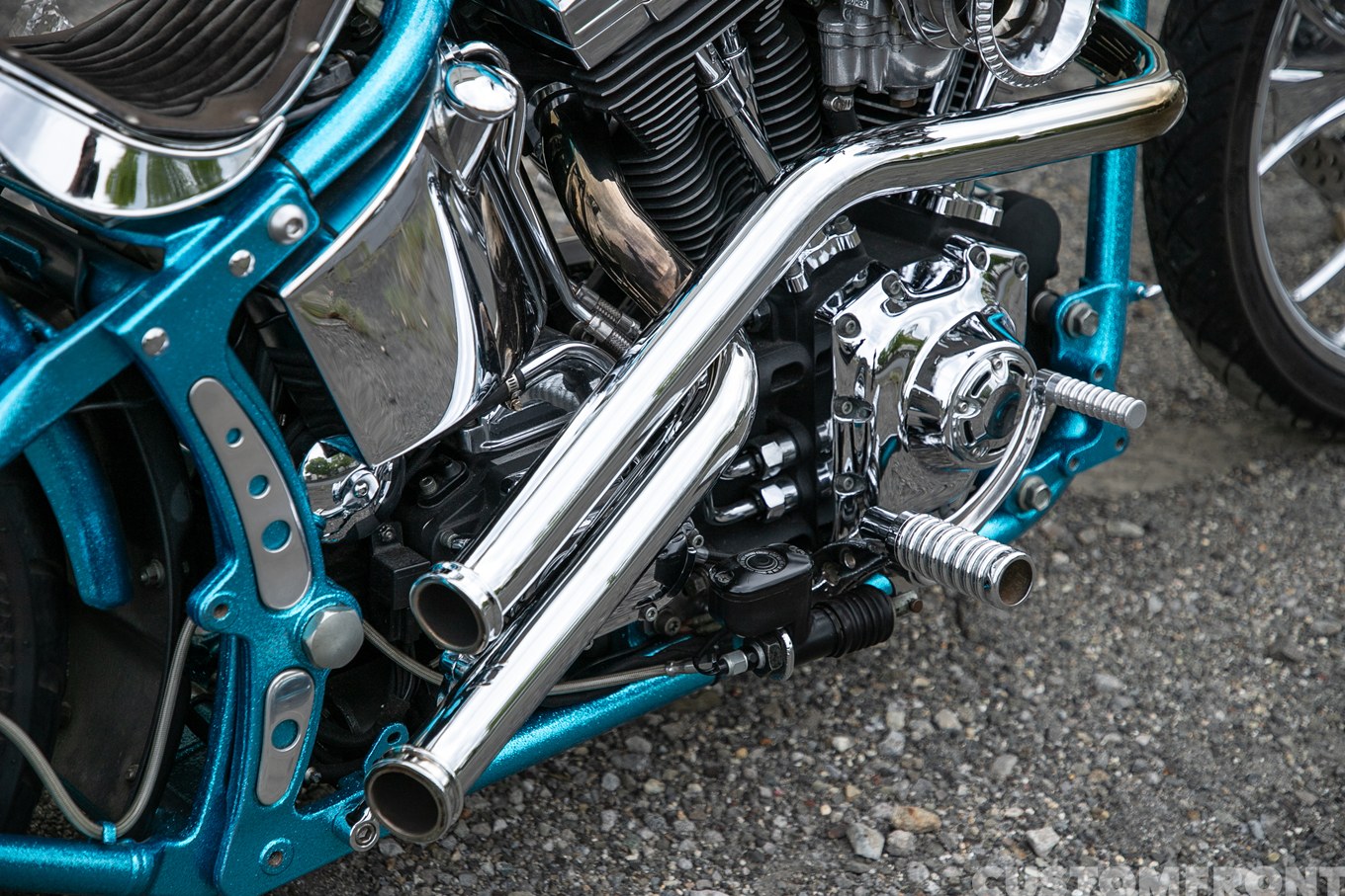 ハーレー ツインカムのカスタムチョッパー 2002年のマフラー