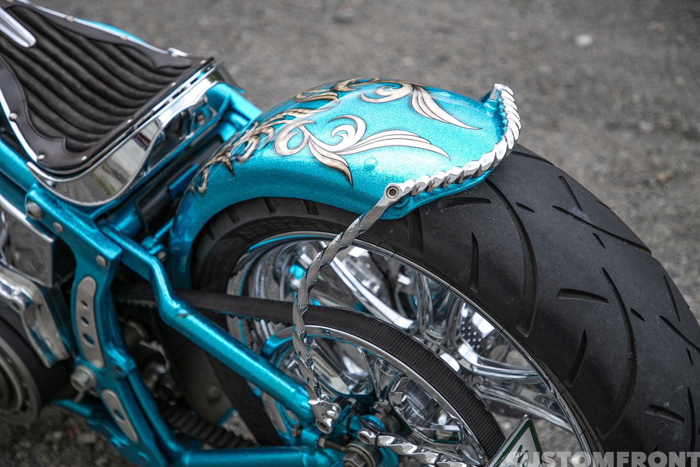 ハーレー ツインカムのカスタムチョッパー 2002年のフェンダーステー