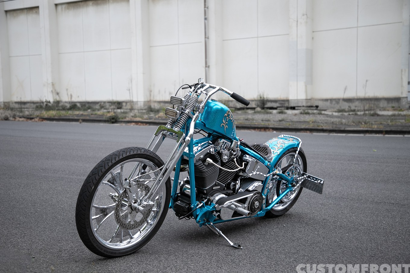 ナッツカスタムサイクルズのハーレー ツインカムのカスタムチョッパー 2002年