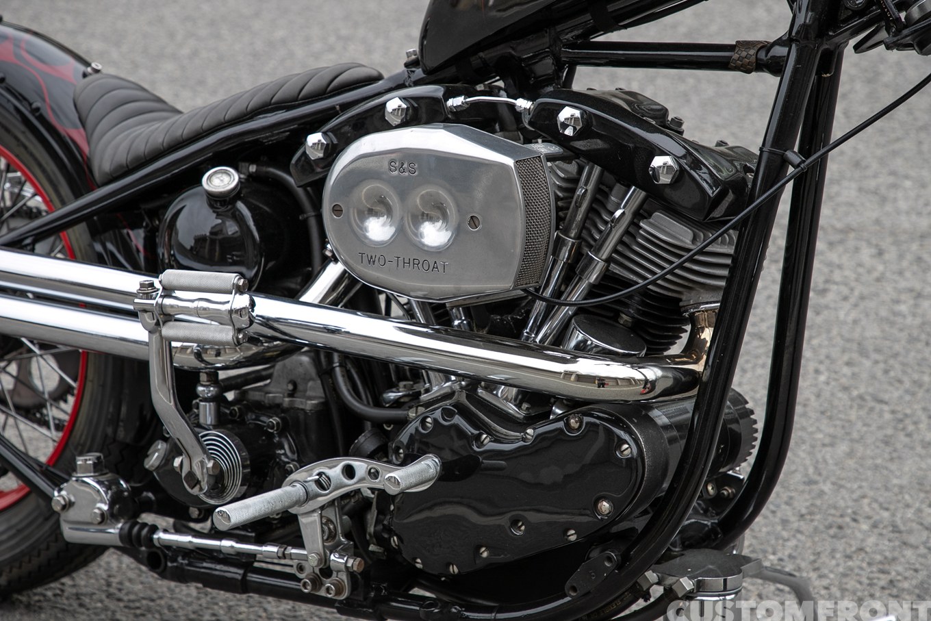フリスコスタイルの仙台チョッパー FLH 1966年のエンジン