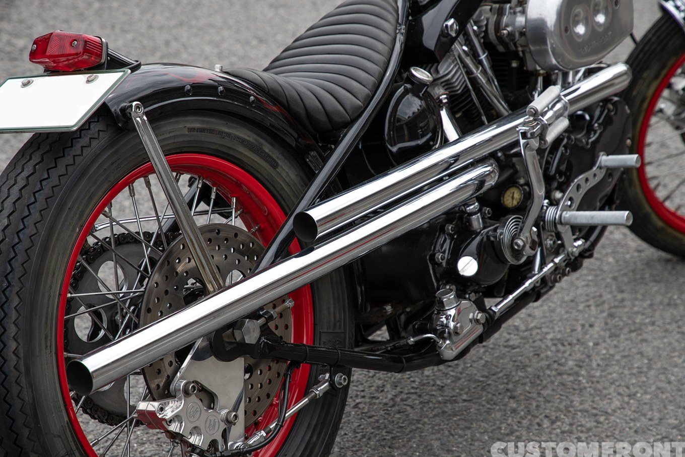 フリスコスタイルの仙台チョッパー FLH 1966年のマフラー