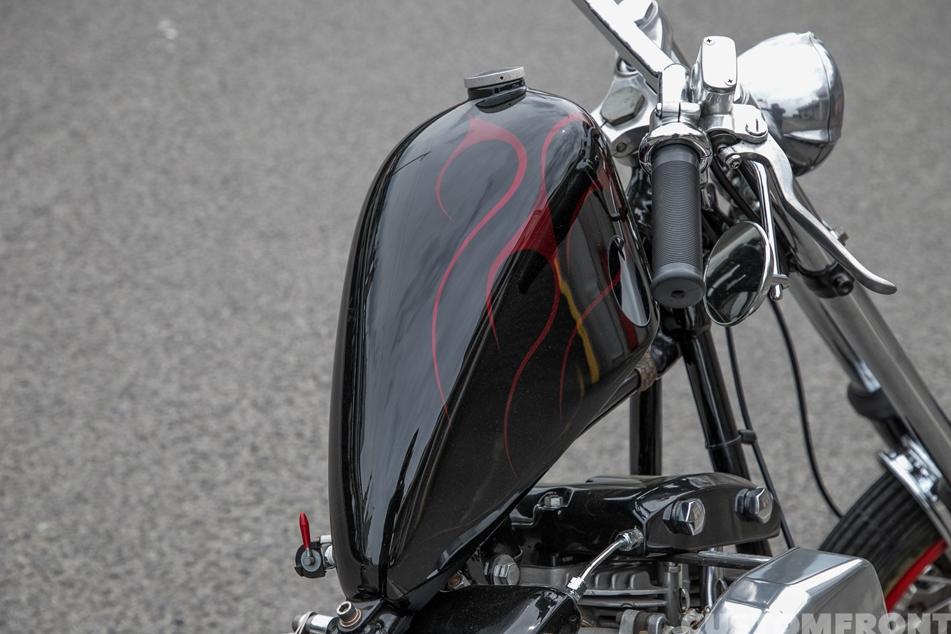 フリスコスタイルの仙台チョッパー FLH 1966年のガスタンク