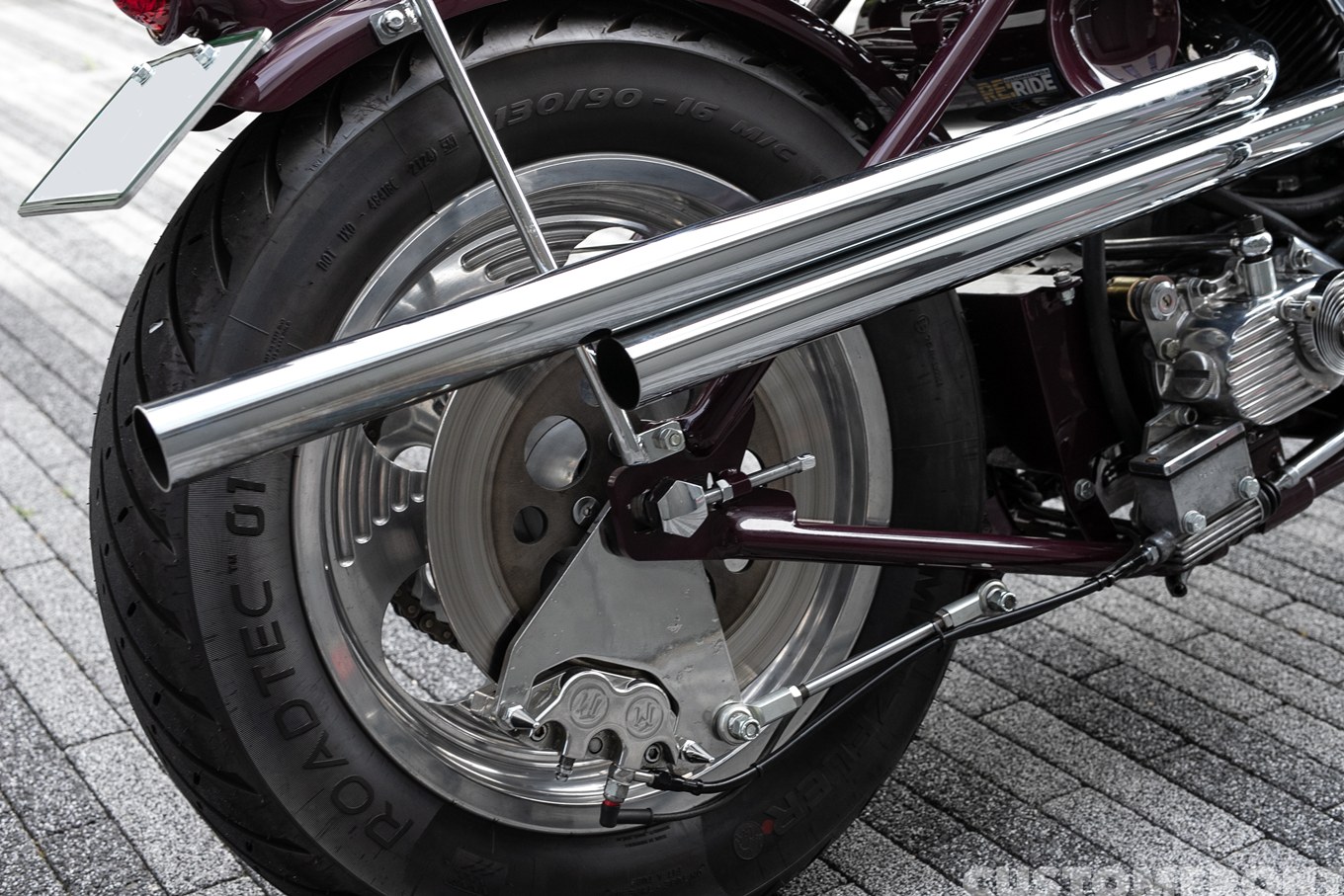 エボリューション(EVO)のフリスコスタイルチョッパー 1986年のマフラー