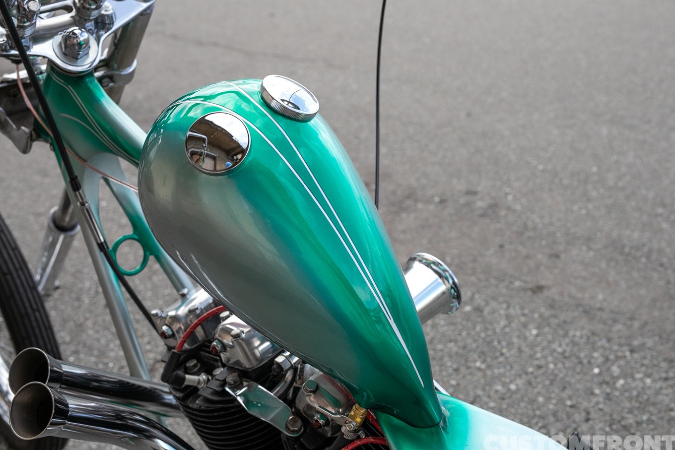 アイアンスポーツXLHのロングフォークチョッパー 1965年のガスタンク