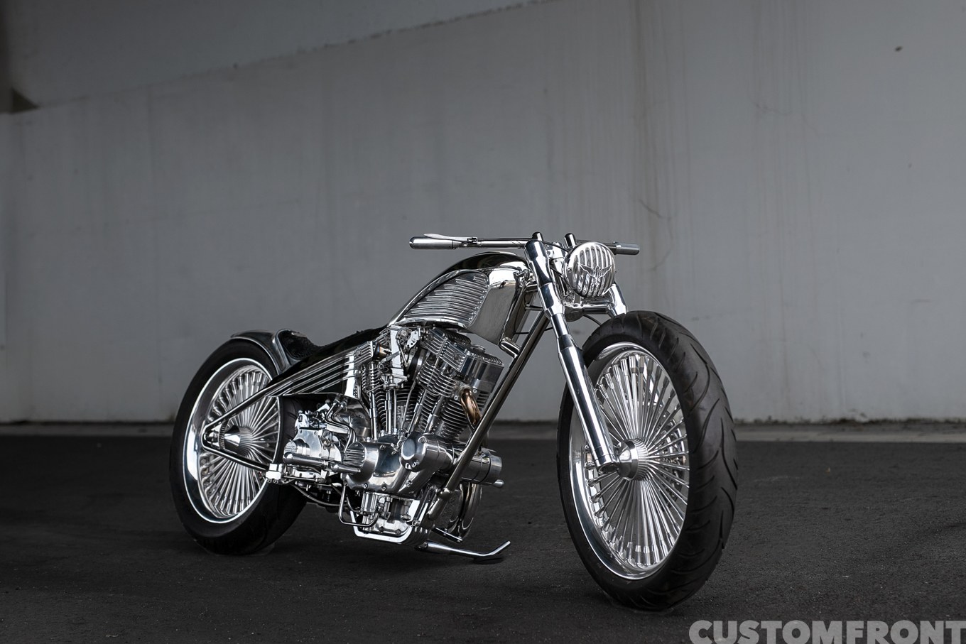 スーサイドカスタムズの世界最高峰のショーバイクカスタムのアイアンショベルスポーツ