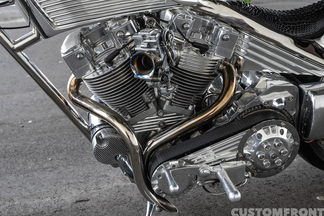 スーサイドカスタムズの世界最高峰のショーバイクカスタムのマフラー