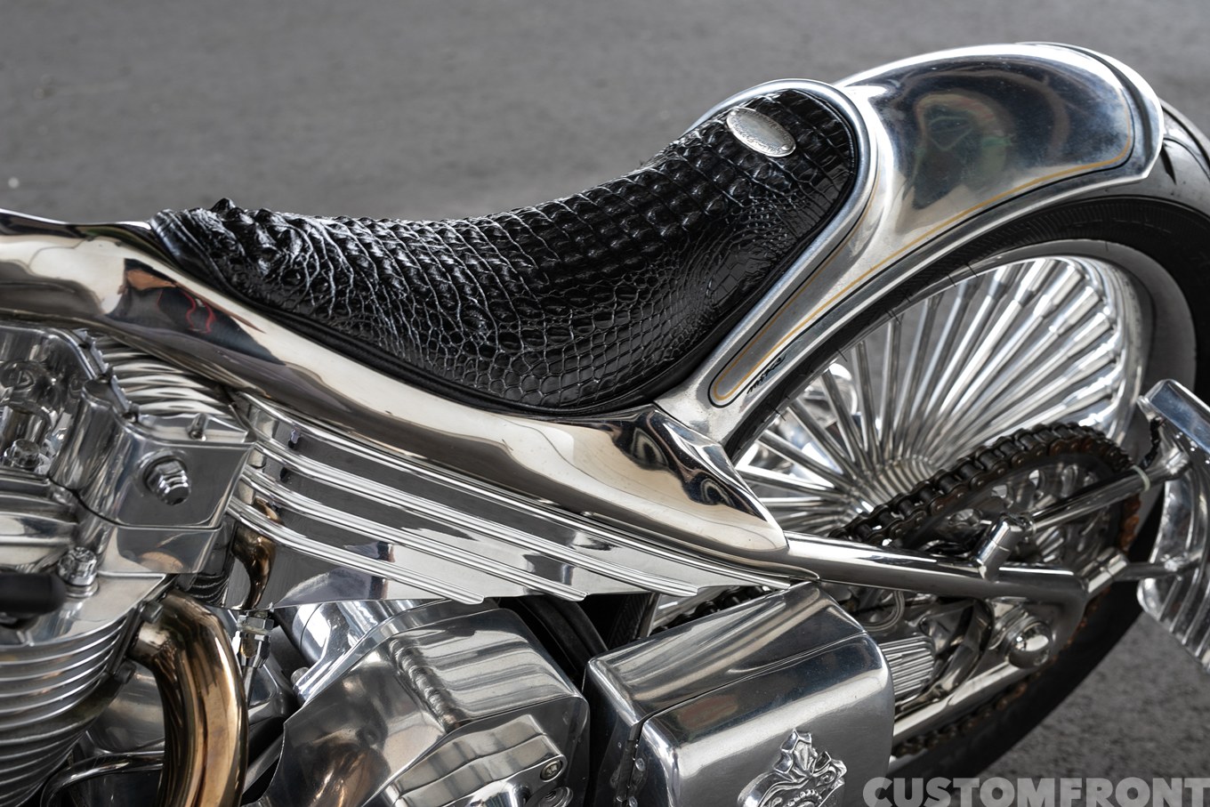 スーサイドカスタムズの世界最高峰のショーバイクカスタムのシートレイル