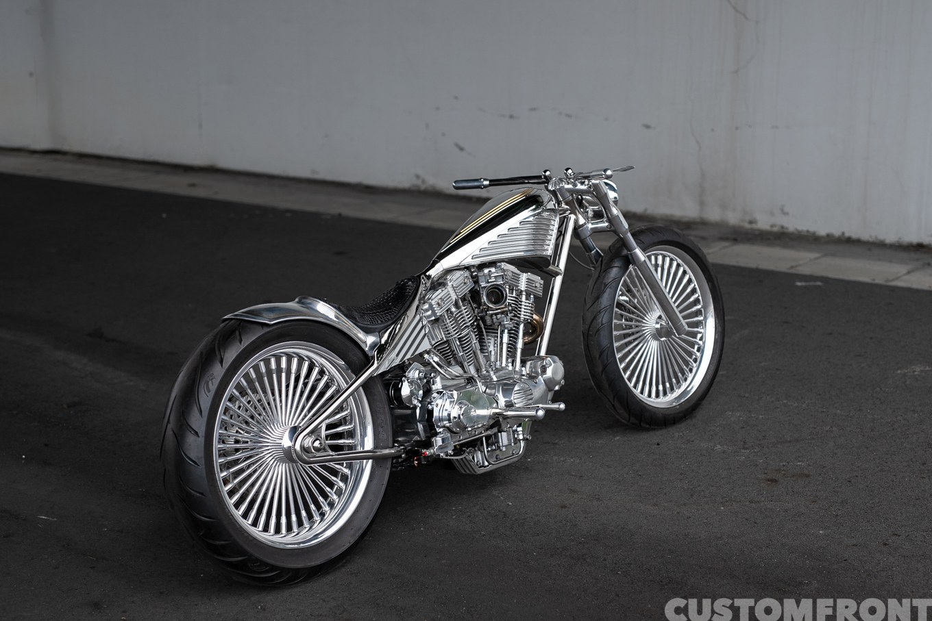 スーサイドカスタムズの世界最高峰のショーバイクカスタムのアイアンショベルスポーツ