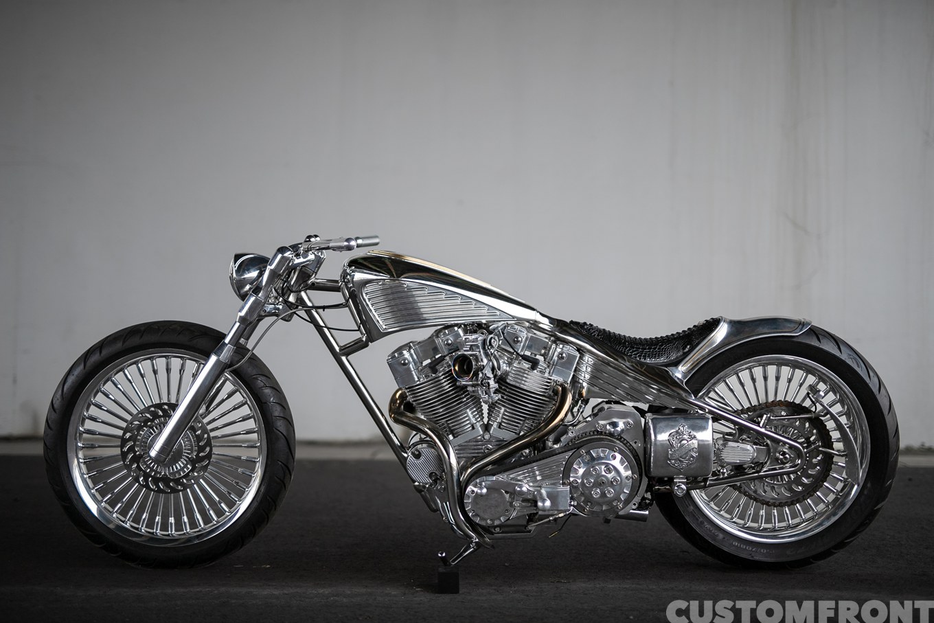 スーサイドカスタムズの世界最高峰のショーバイクカスタムのアイアンショベルスポーツ