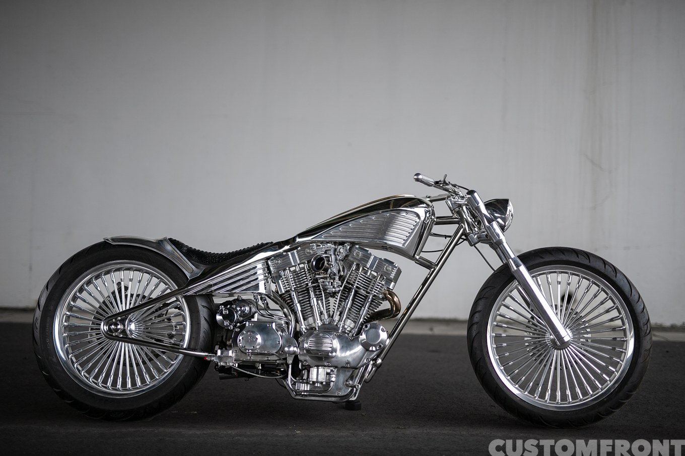 スーサイドカスタムズの世界最高峰のショーバイクカスタムのアイアンショベルスポーツ