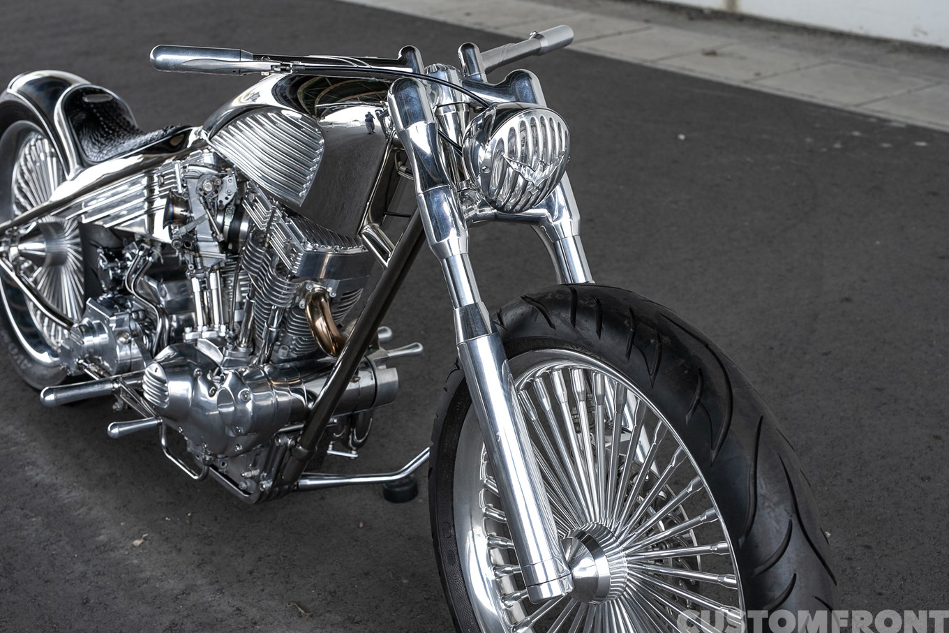 スーサイドカスタムズの世界最高峰のショーバイクカスタムのフロントフォーク