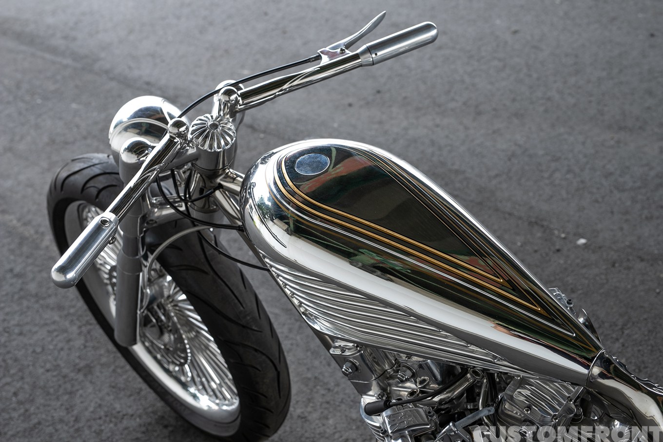 スーサイドカスタムズの世界最高峰のショーバイクカスタムのガスタンク