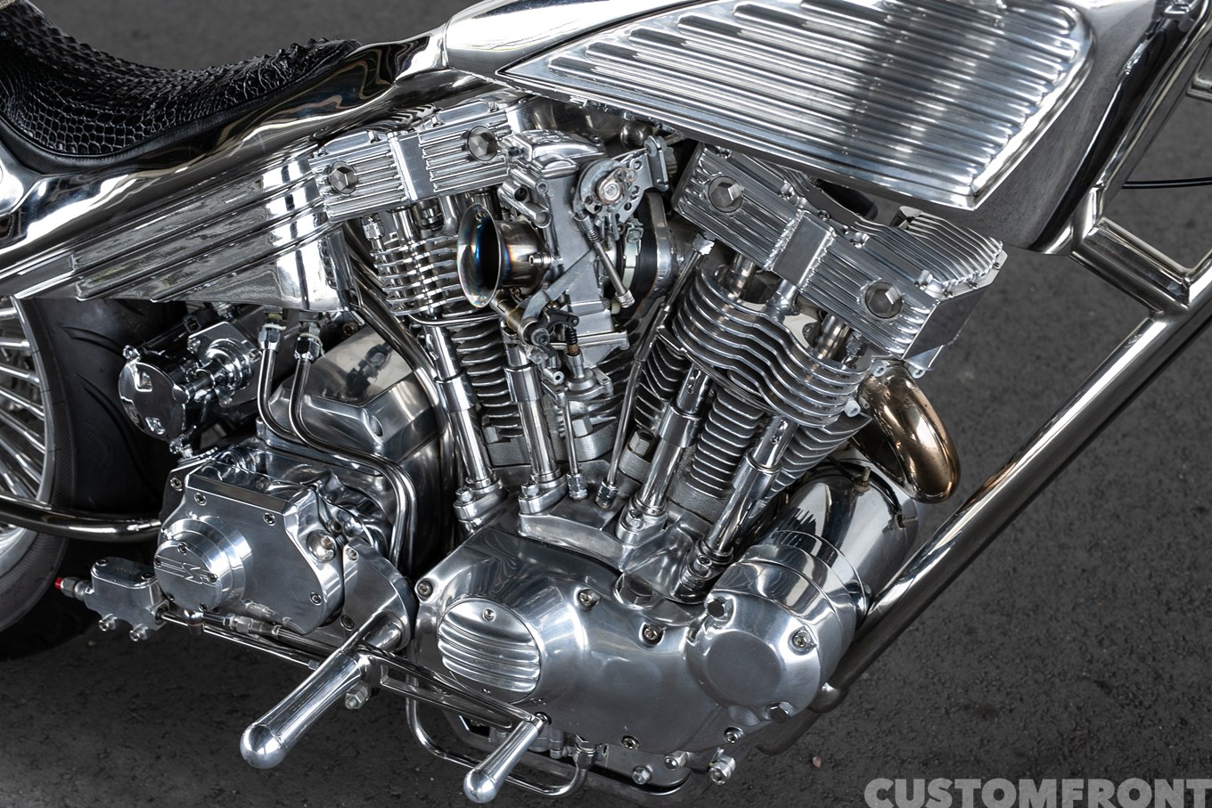 スーサイドカスタムズの世界最高峰のショーバイクカスタムのエンジン