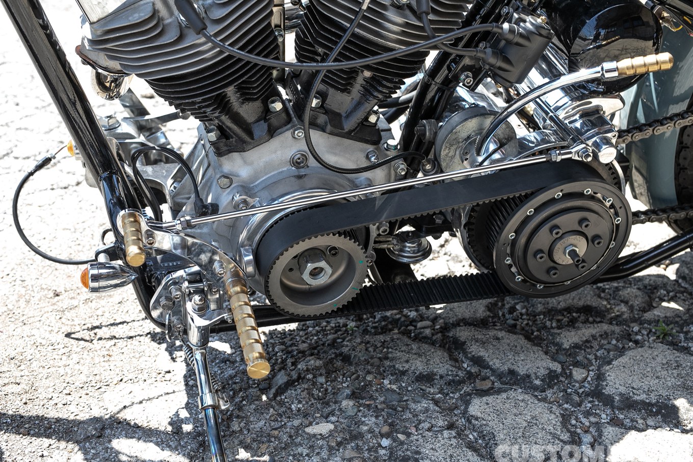 ショベルヘッドのグースネックスタイルハーレー 1979年のオープンプライマリー