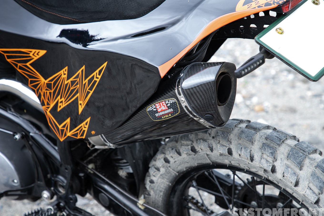 ビューエルライトニングX1のエンデューロレーサー&モタード 2000年のマフラー