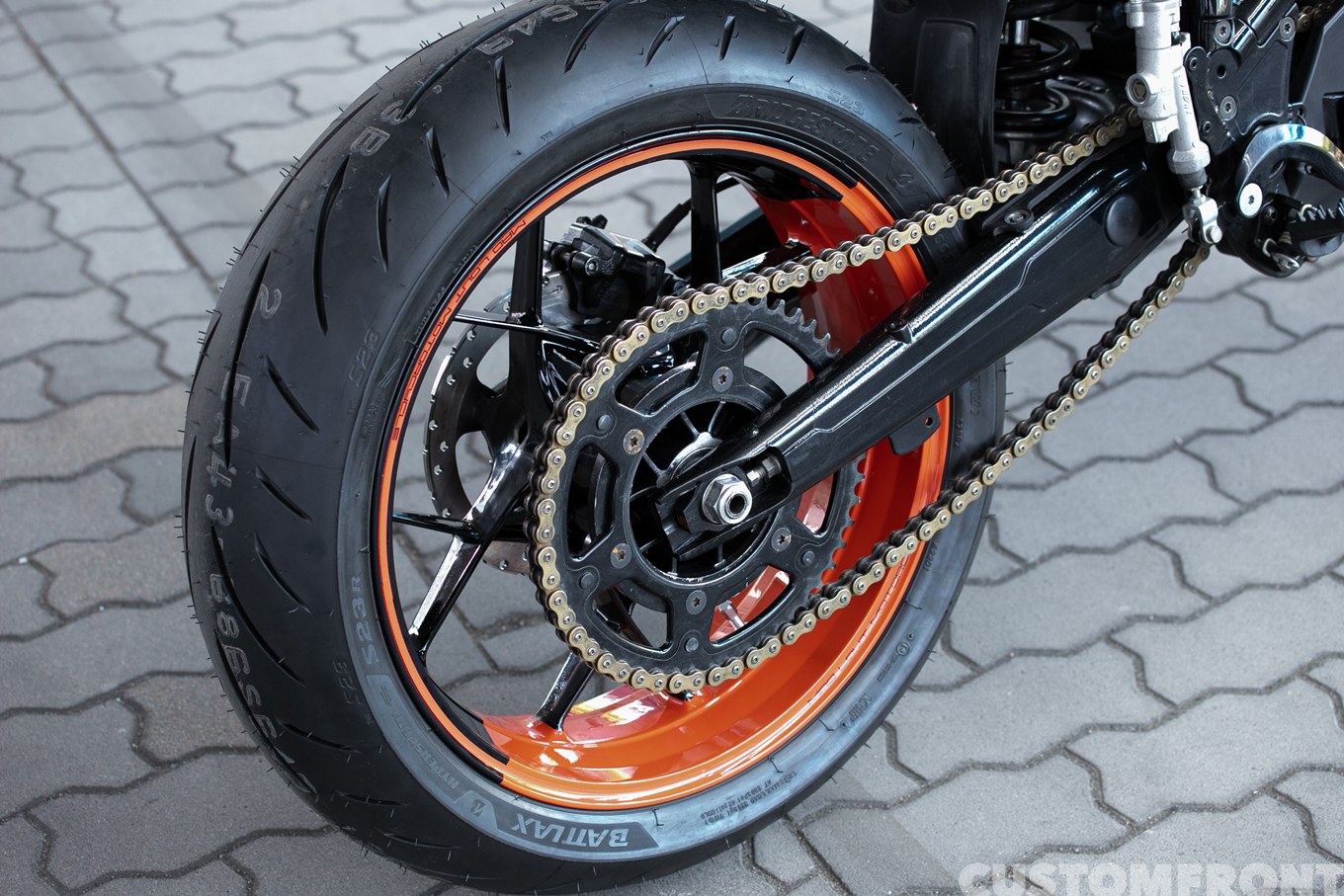 ビューエルライトニングX1のエンデューロレーサー&モタード 2000年のオンロードタイヤ