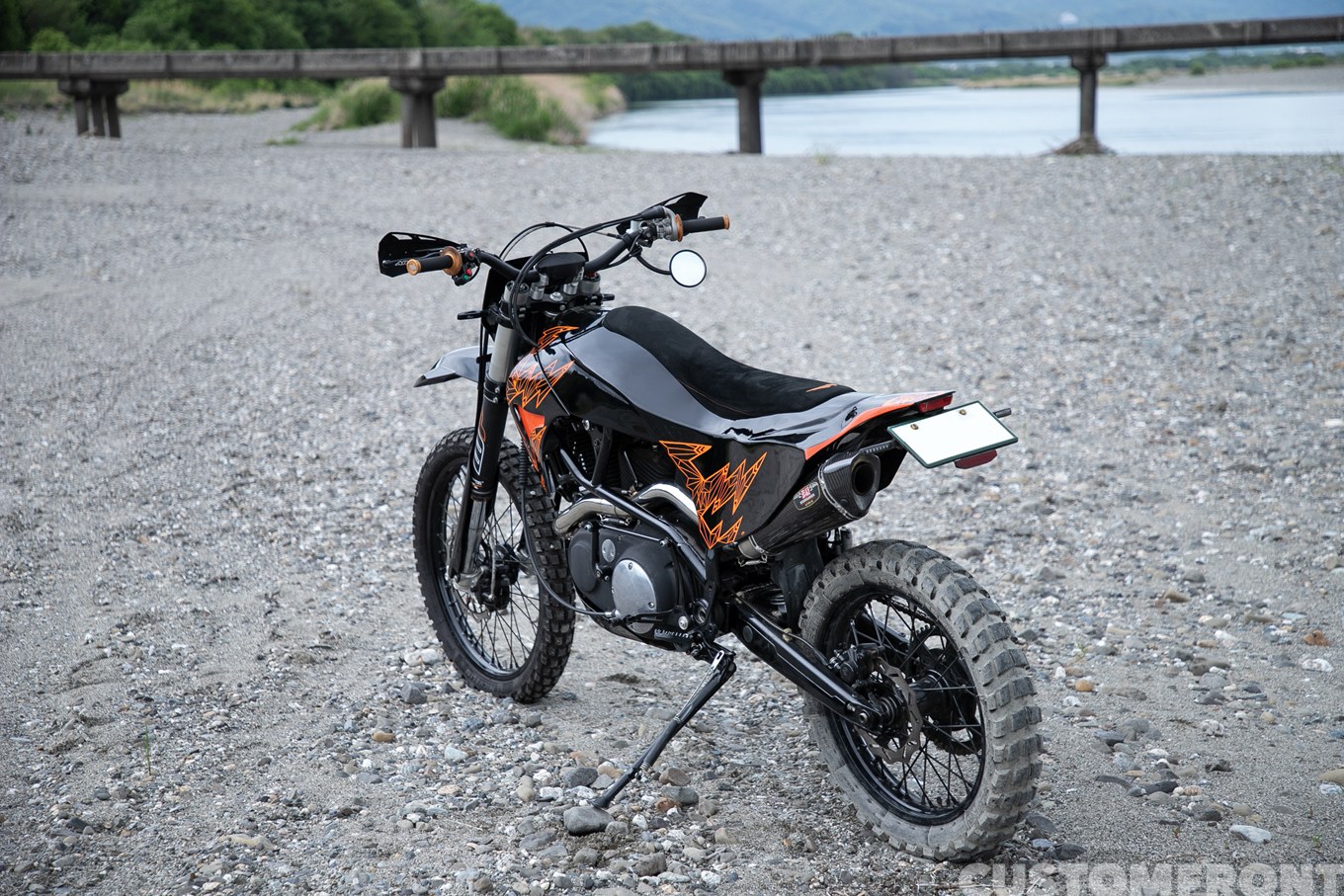 マッドラウトモーターサイクルのビューエルライトニングX1のエンデューロレーサー&モタード 2000年