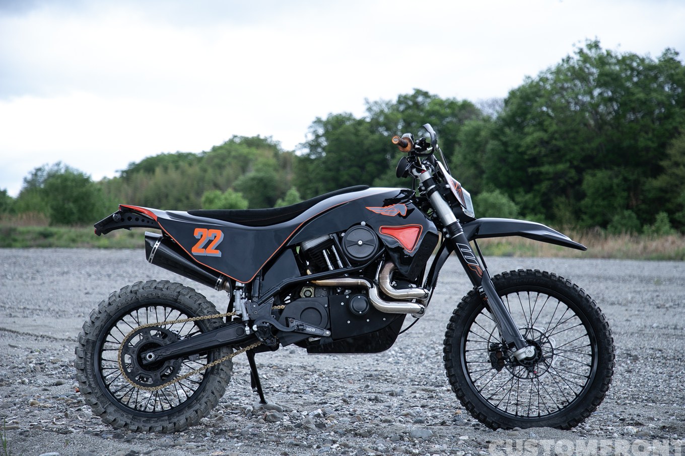 マッドラウトモーターサイクルのビューエルライトニングX1のエンデューロレーサー&モタード 2000年