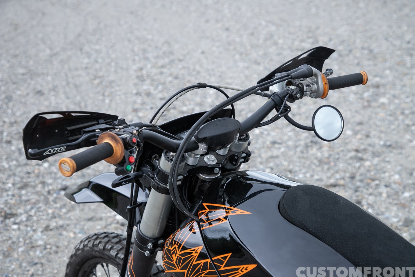 ビューエルライトニングX1のエンデューロレーサー&モタード 2000年のハンドル