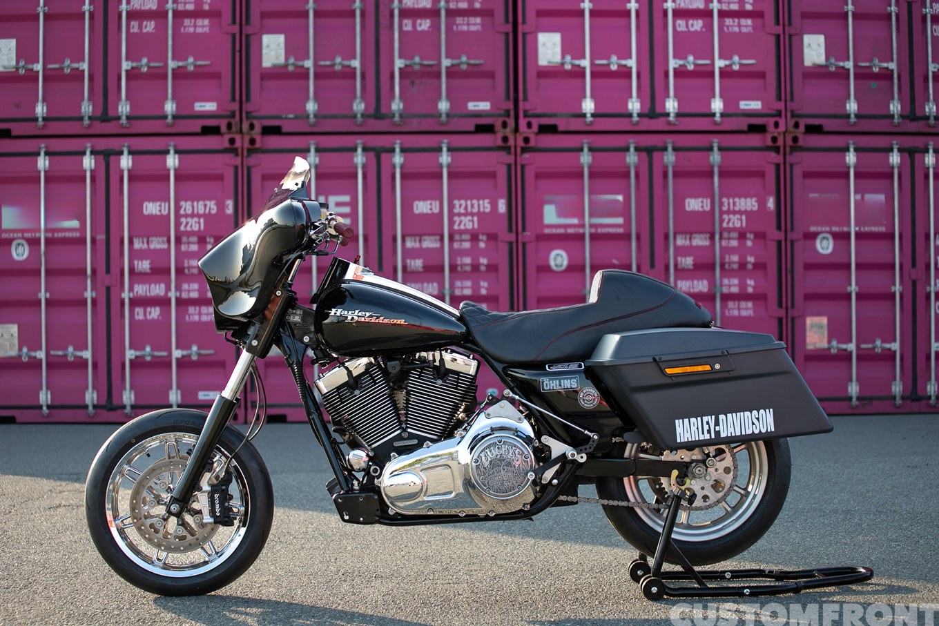 ラッキーズサイクルサプライのハーレー FLHX(ストリートグライド) のツアラーレーサー 2007年