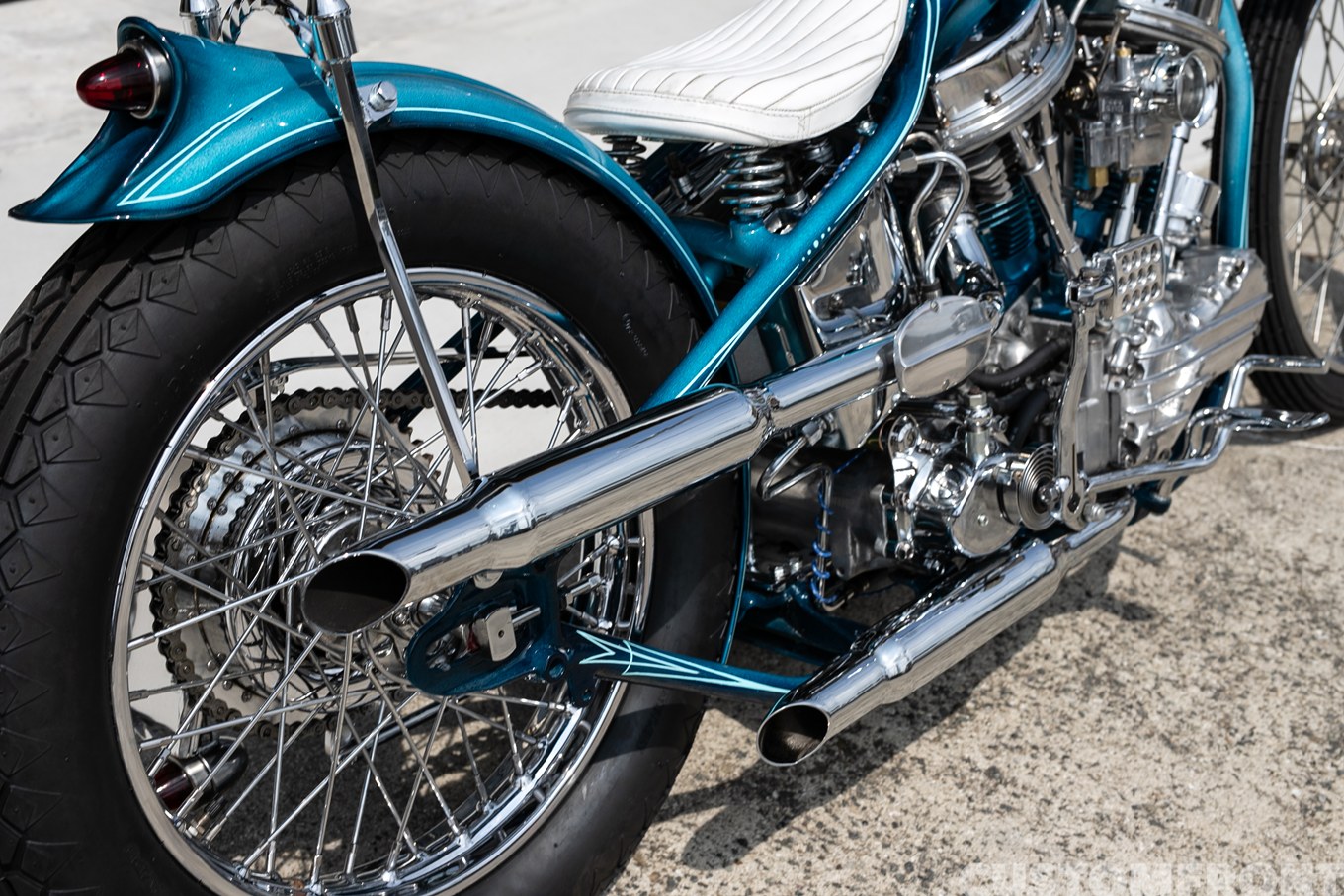 パンヘッドのオールドスクールチョッパー FLH1959年のマフラー
