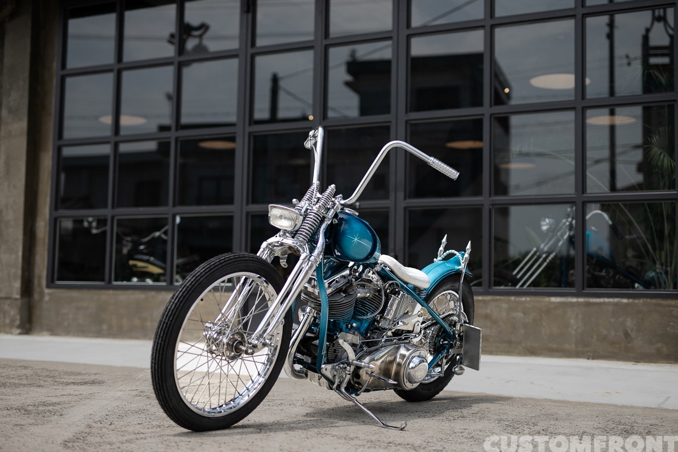 バーンファインドのハーレー パンヘッドの60年代後半から70年代前半のオールドスクールチョッパー FLH1959年