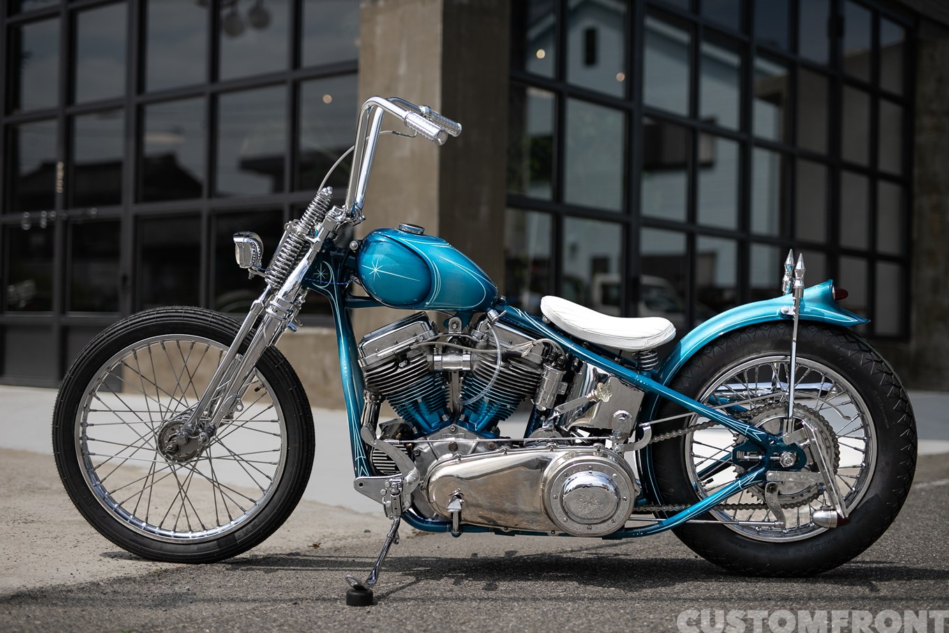 バーンファインドのハーレー パンヘッドの60年代後半から70年代前半のオールドスクールチョッパー FLH1959年