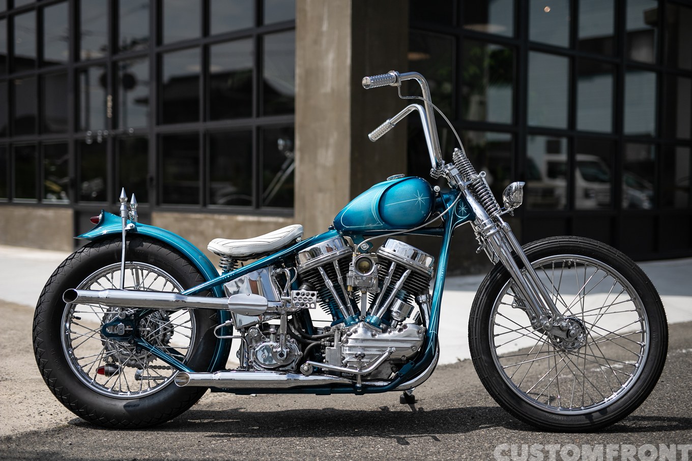 バーンファインドのハーレー パンヘッドの60年代後半から70年代前半のオールドスクールチョッパー FLH1959年