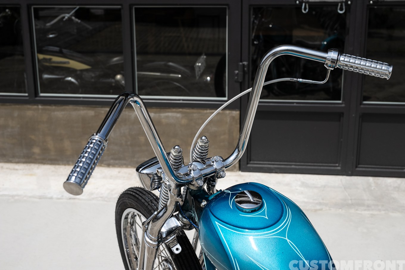 パンヘッドのオールドスクールチョッパー FLH1959年のハンドル