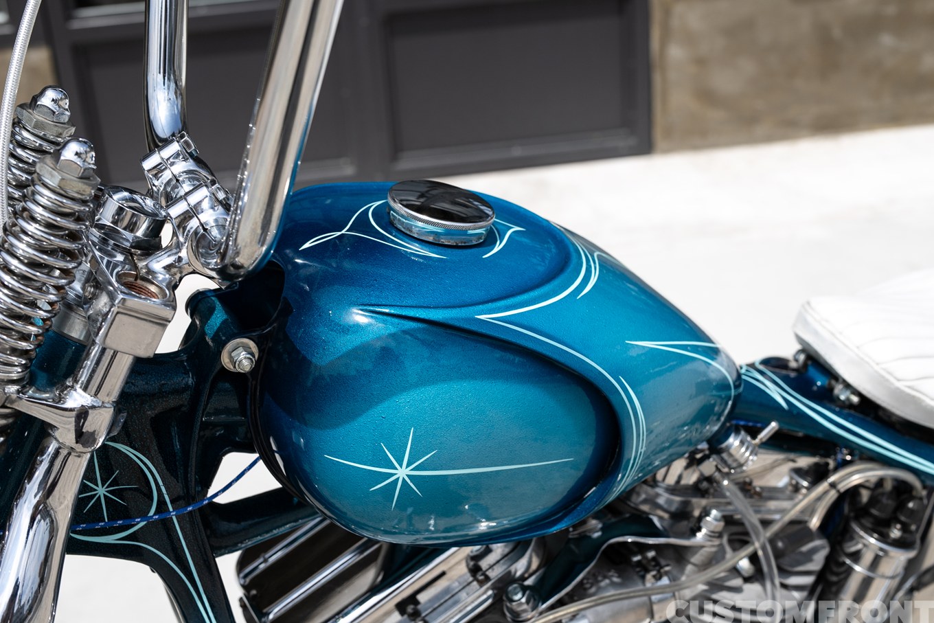 パンヘッドのオールドスクールチョッパー FLH1959年のガスタンク