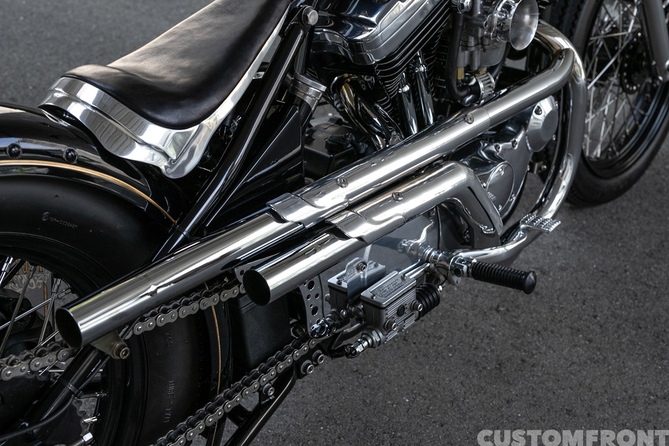 パパサンのスポーツスターXLH883のカスタム 1997年のマフラー