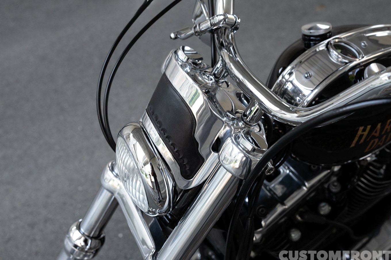 パパサンのスポーツスターXLH883のカスタム 1997年のヘッドライトスイッチボックス