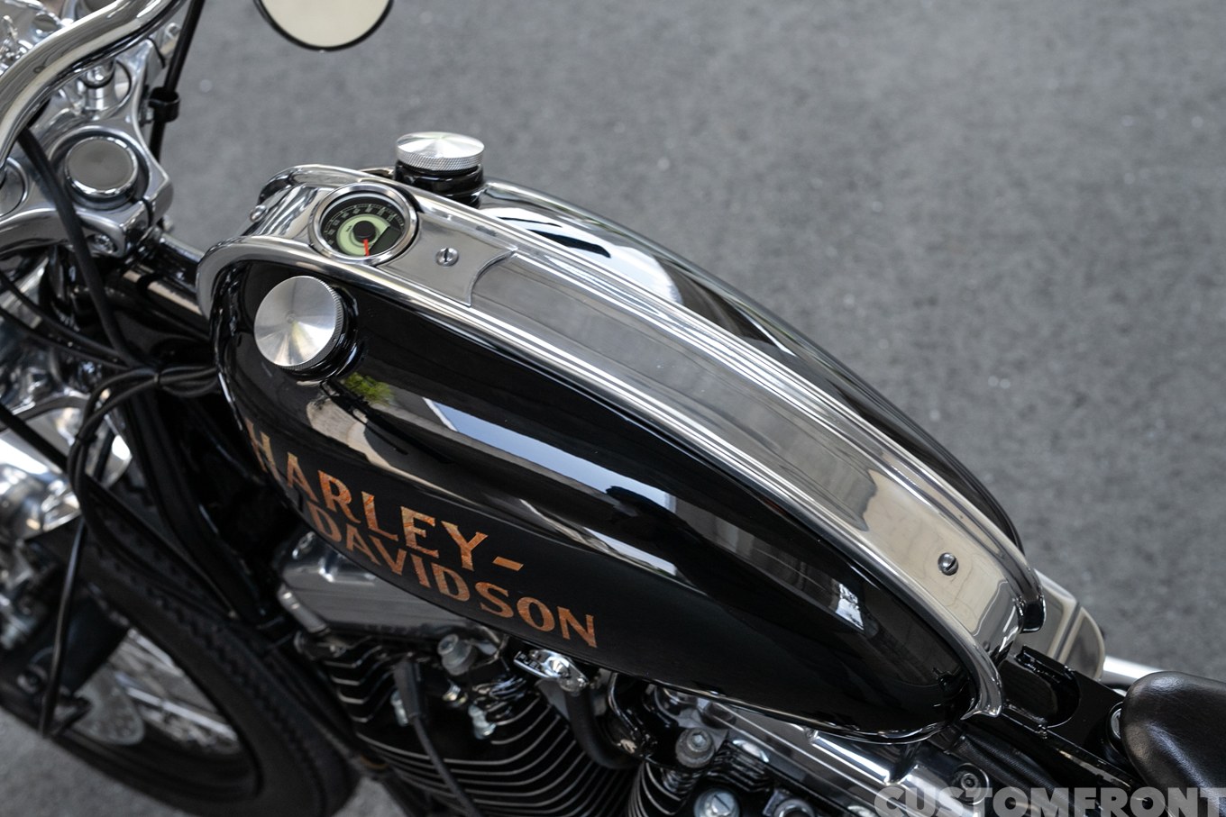 パパサンのスポーツスターXLH883のカスタム 1997年のガスタンク