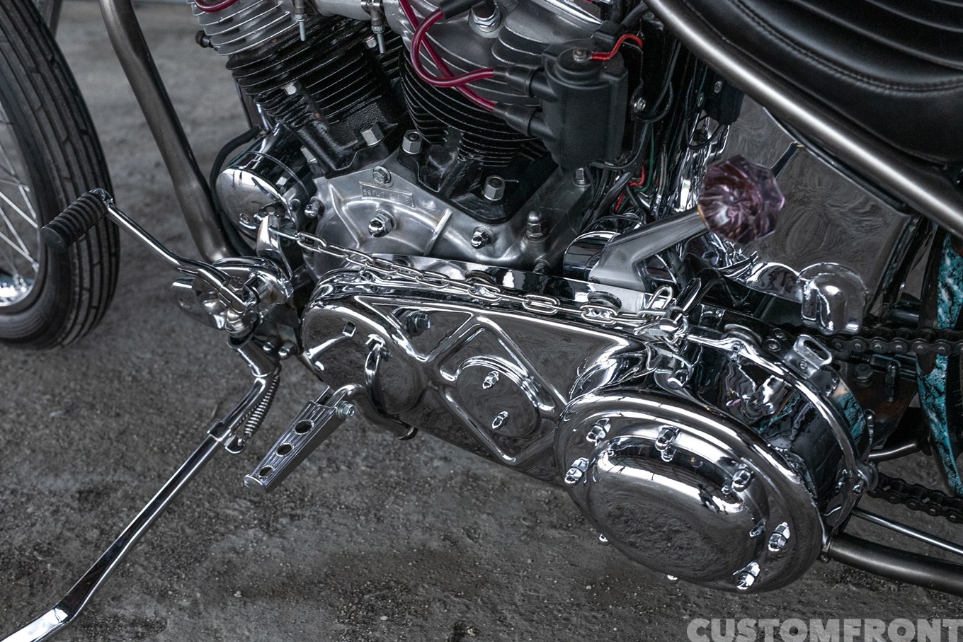ハーレー パンヘッドのオールドスクールチョッパー FL 1950年のフットコントロール