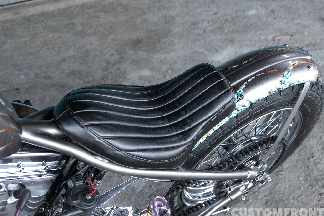 ハーレー パンヘッドのオールドスクールチョッパー FL 1950年のシート