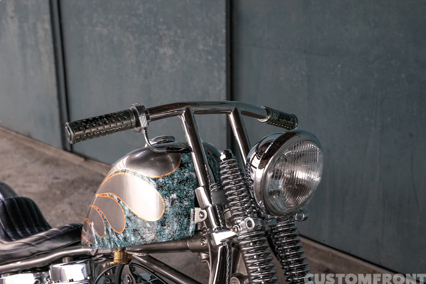 ハーレー パンヘッドのオールドスクールチョッパー FL 1950年のハンドル
