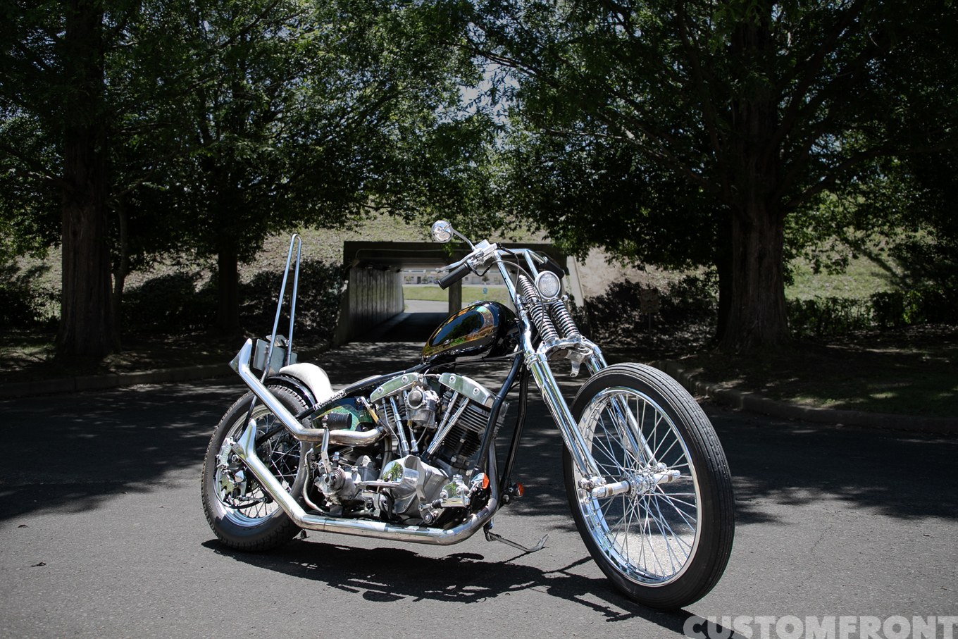 ログリーズメタルワークのハーレー オールドスクールのショベルヘッドチョッパー FLH 1977年