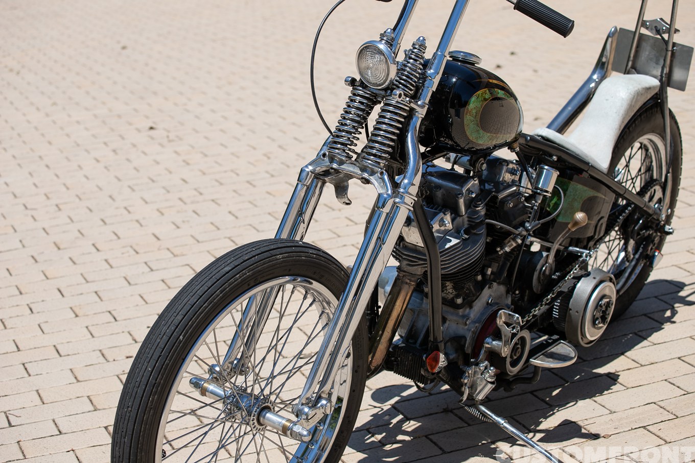 オールドスクールのショベルヘッドチョッパー FLH 1977年のフロントフォーク