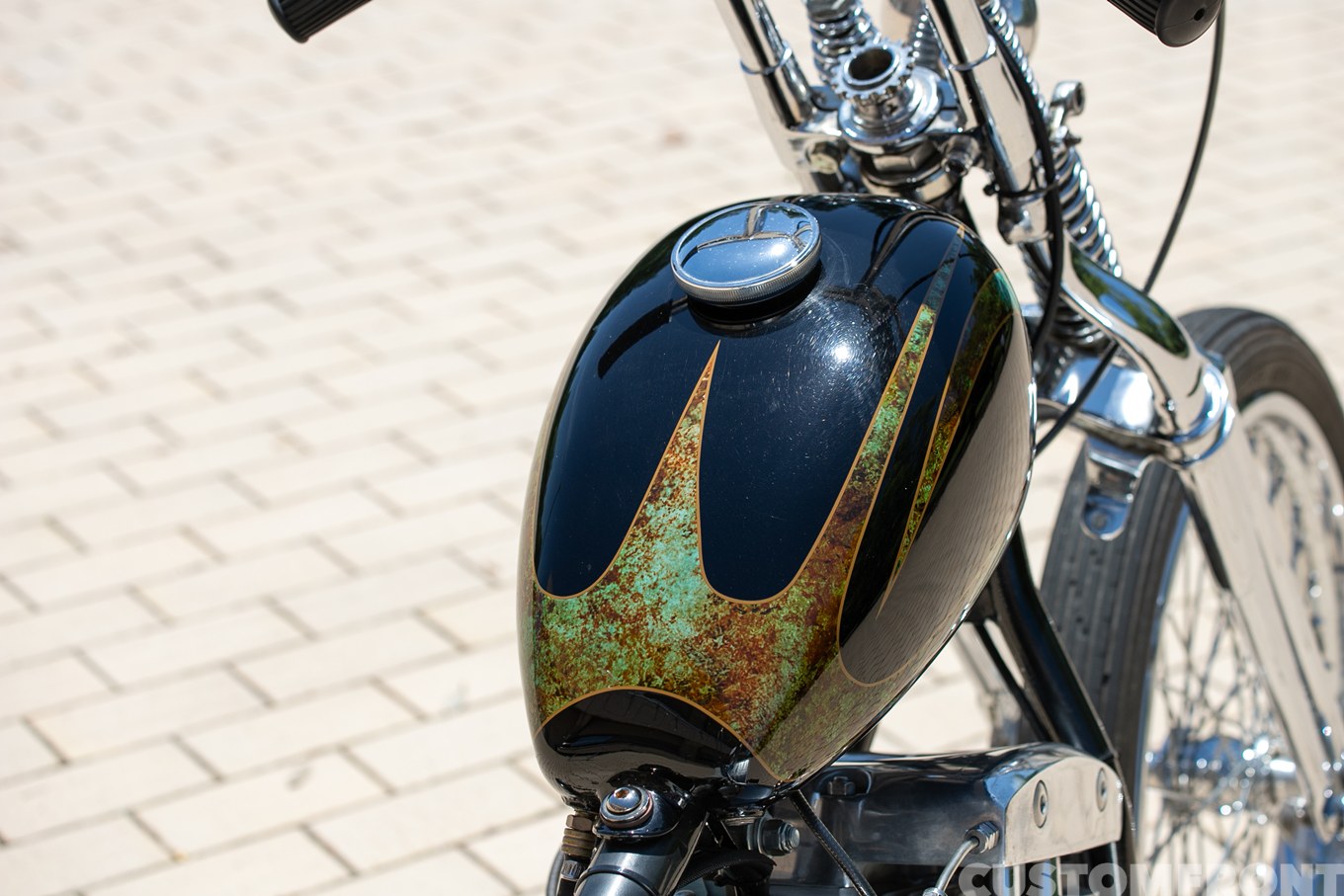 オールドスクールのショベルヘッドチョッパー FLH 1977年のガスタンク