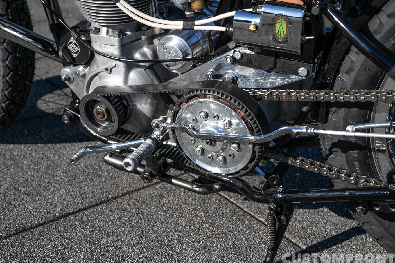 TRIBSAトリビザ（TRIUMPH & BSA）のボバーカスタム 1951年のフットコントロール