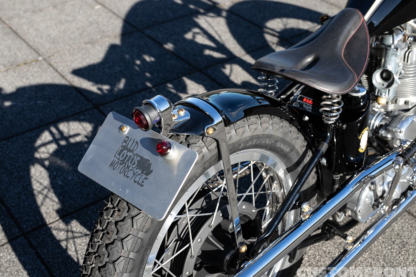 TRIBSAトリビザ（TRIUMPH & BSA）のボバーカスタム 1951年のリアフェンダー