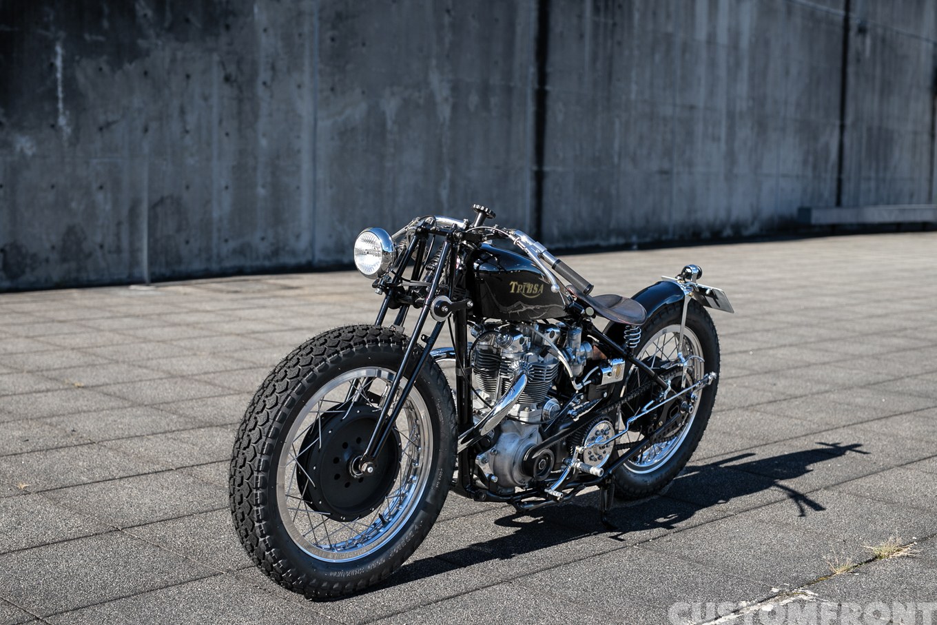 BUDLOTUSのTRIBSAトリビザ（TRIUMPH & BSA）のボバーカスタム 1951年