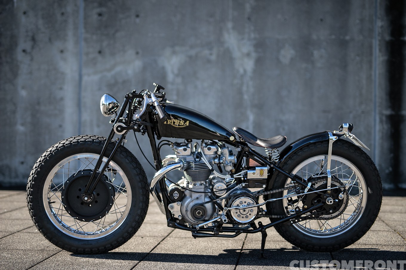 BUDLOTUSのTRIBSAトリビザ（TRIUMPH & BSA）のボバーカスタム 1951年