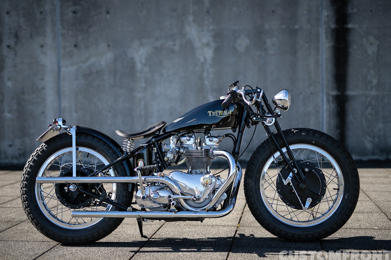 BUDLOTUSのTRIBSAトリビザ（TRIUMPH & BSA）のボバーカスタム 1951年